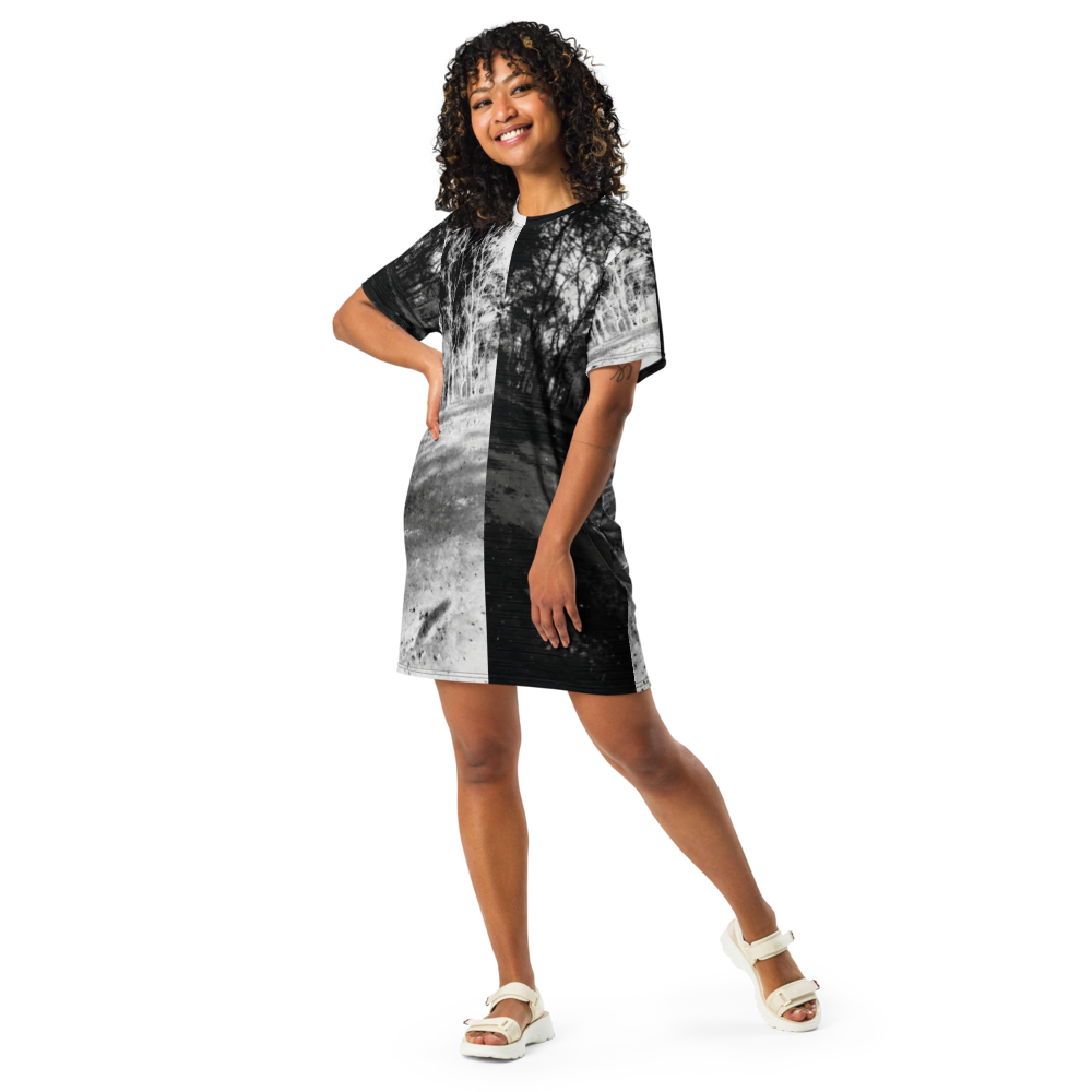 Women's T-shirt dress with photographic and modern urban style.
