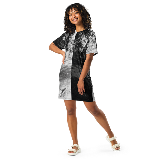 Women's T-shirt dress with photographic and modern urban style.

