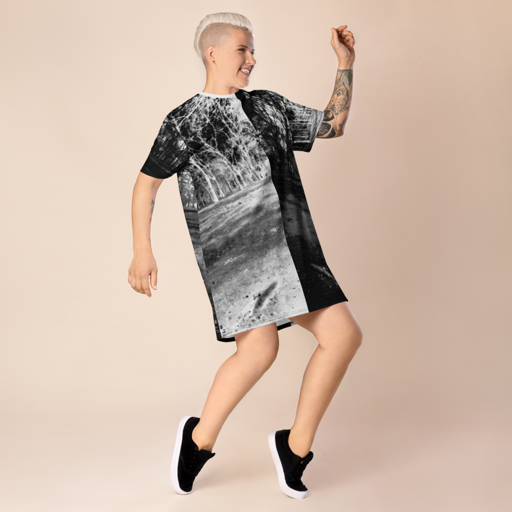 Women's T-shirt dress with photographic and modern urban style.
