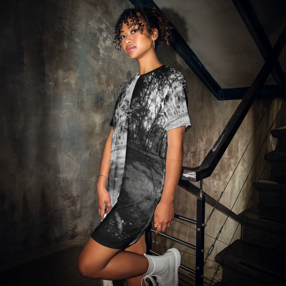 Women's T-shirt dress with photographic and modern urban style.

