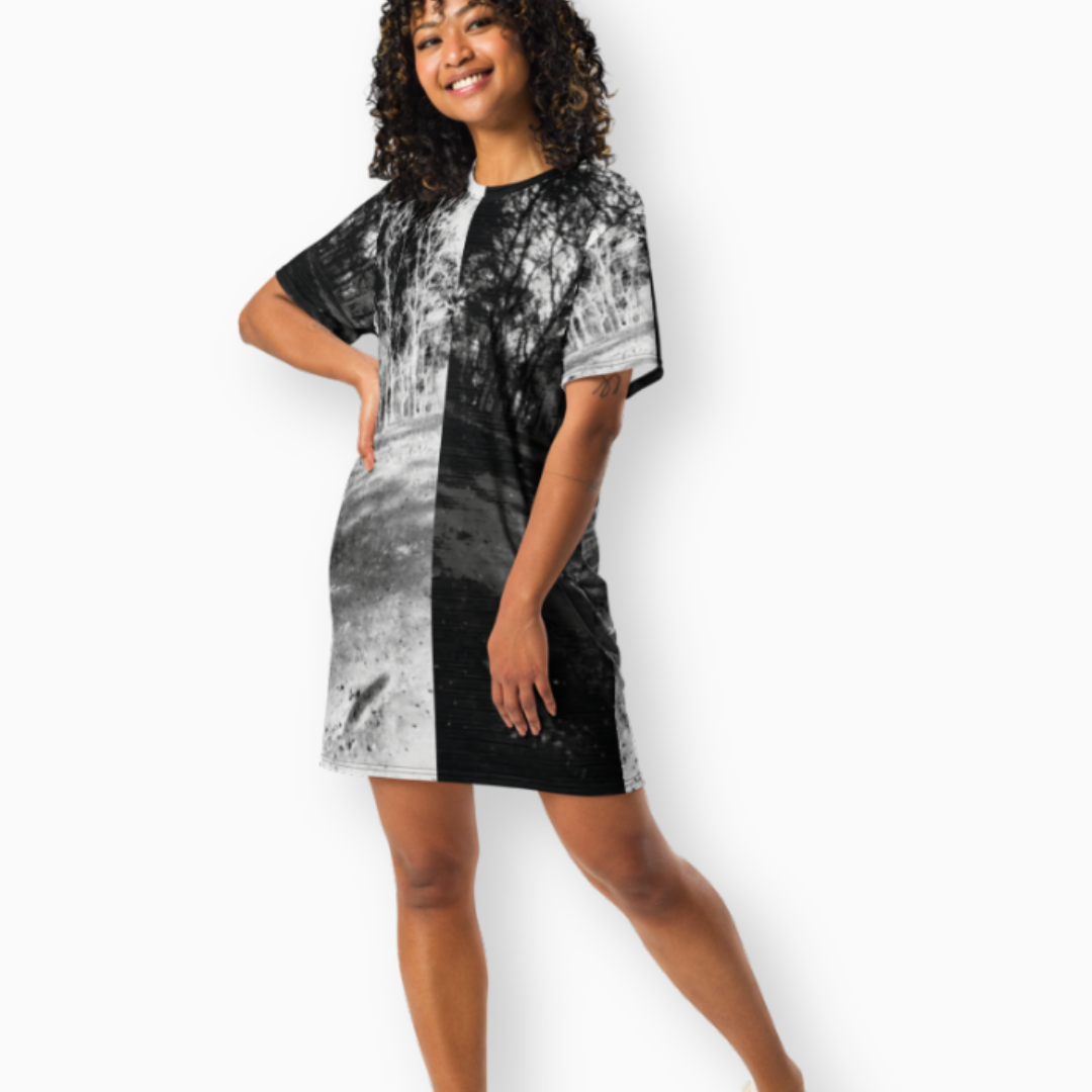 Women's T-shirt dress with photographic and modern urban style.
