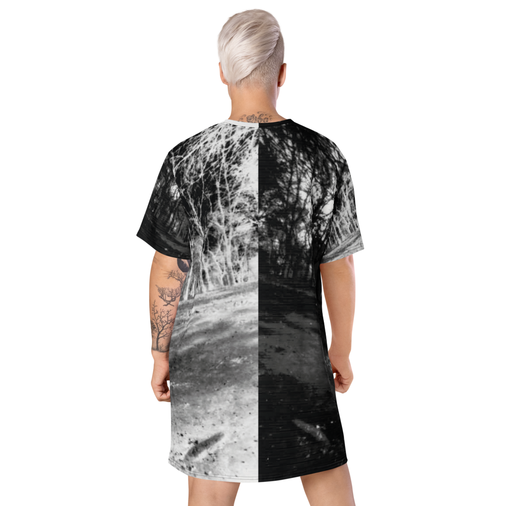 Women's T-shirt dress with photographic and modern urban style.
