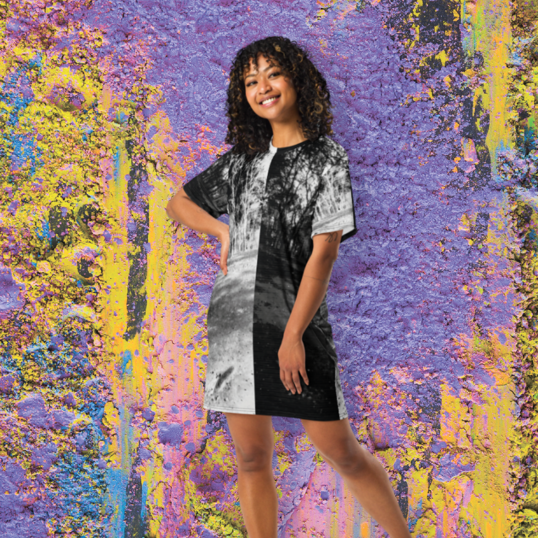 Women's T-shirt dress with photographic and modern urban style.
