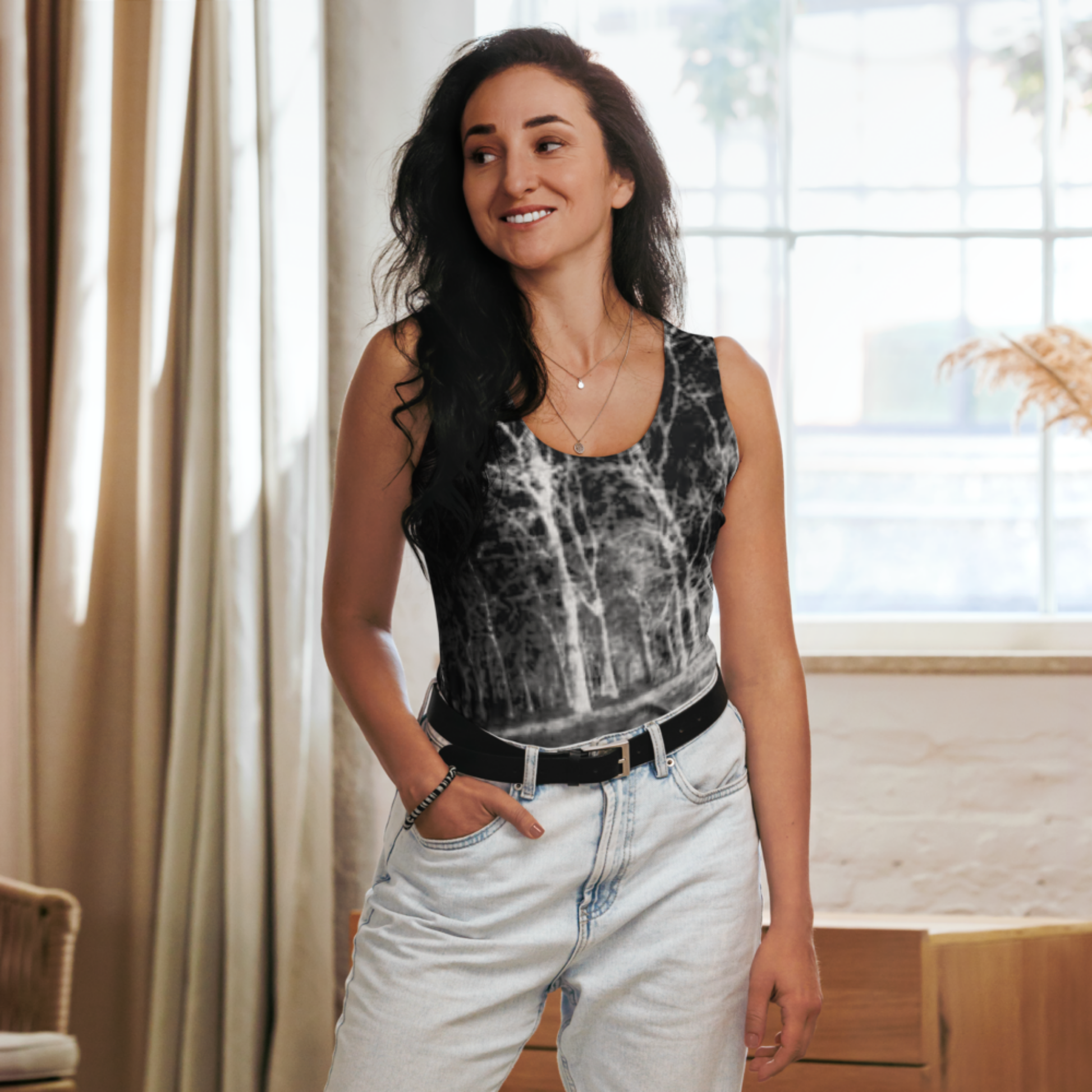 Women's tank top with a photographic print and modern style.